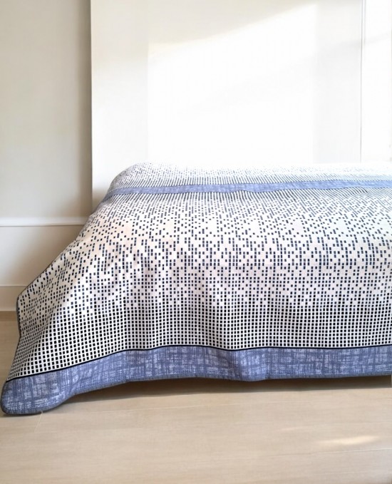 Alla Turca Çift Kişilik Modern Mozaik Desenli Pike – İndigo | 200x240 cm | %100 Pamuk Alla Turca Çift Kişilik Modern Mozaik Desenli Pike – İndigo | 200x240 cm | %100 Pamuk
